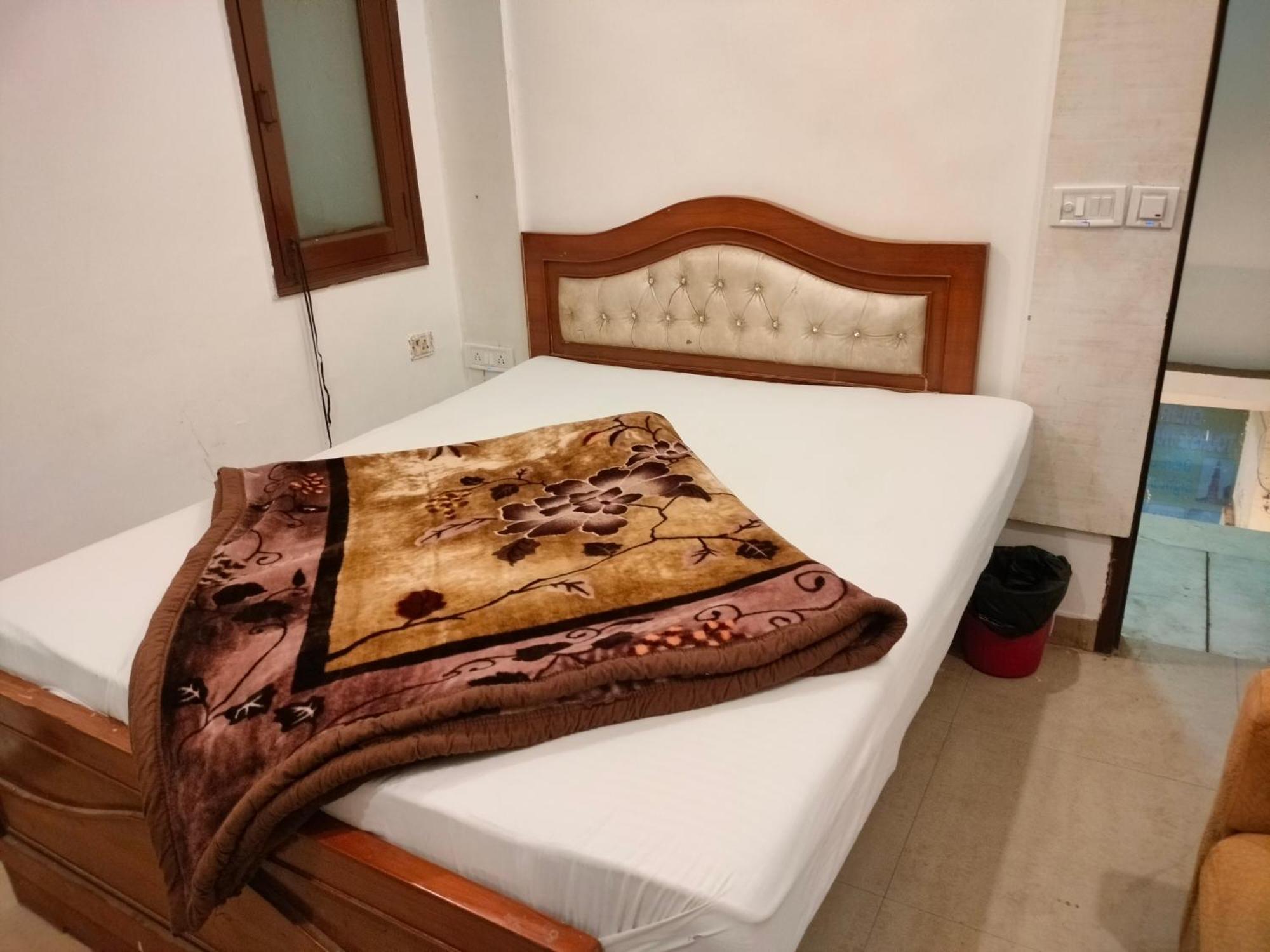 Hotel Geetanjali Inn Нью-Дели Экстерьер фото