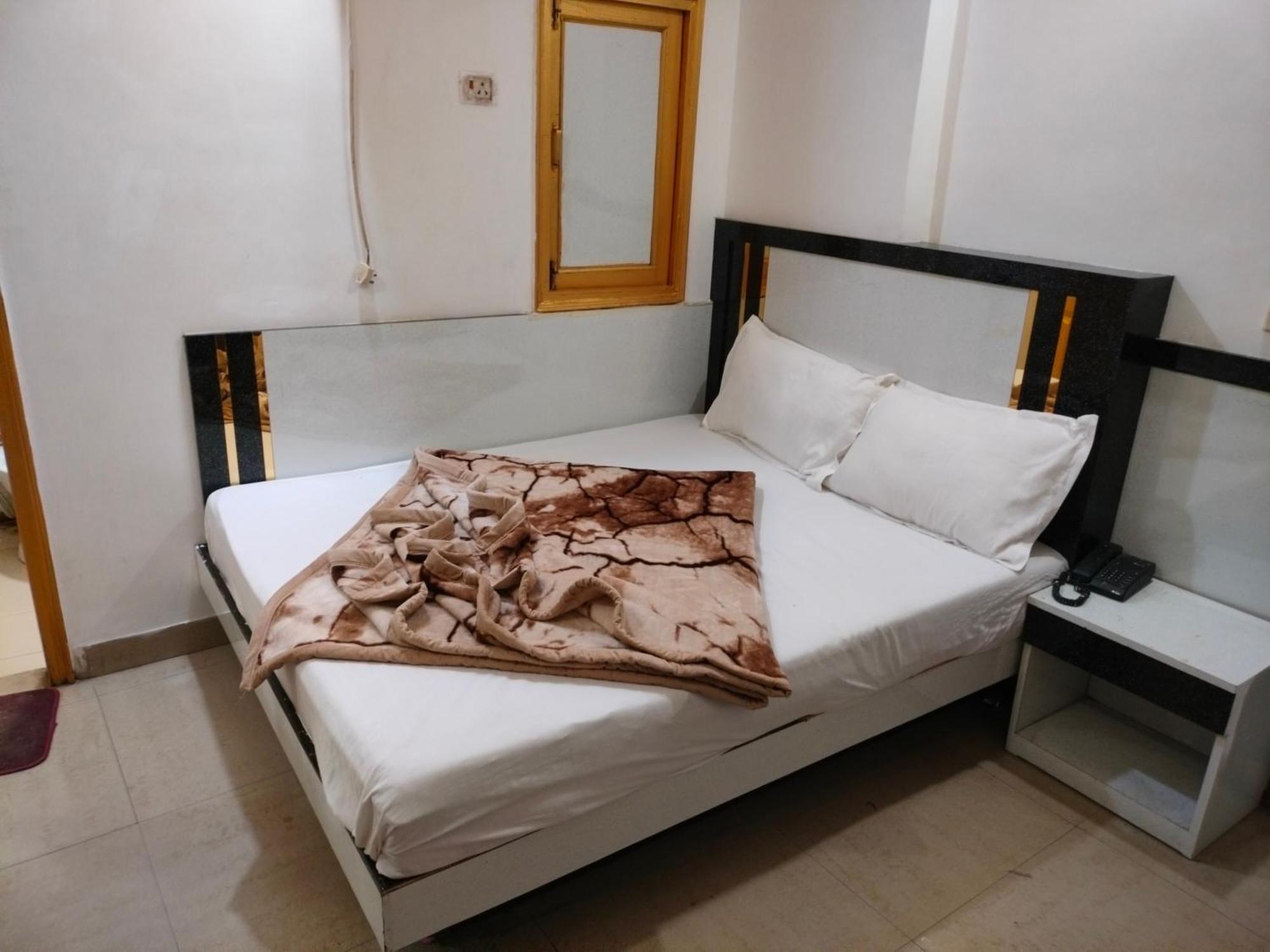 Hotel Geetanjali Inn Нью-Дели Экстерьер фото