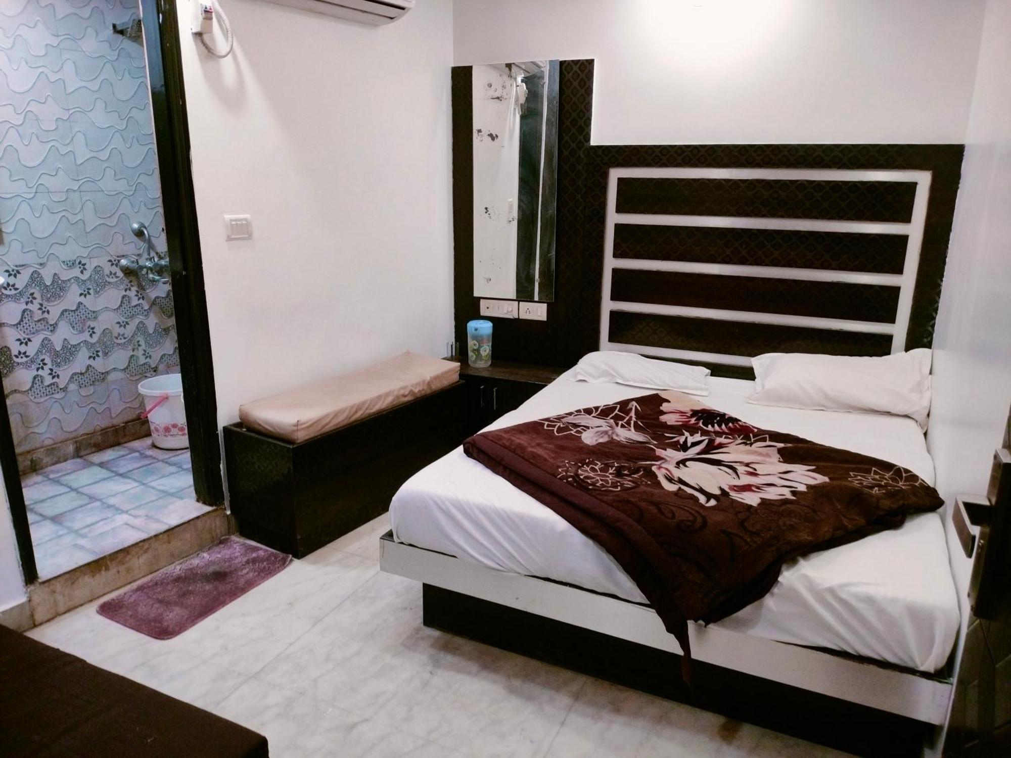 Hotel Geetanjali Inn Нью-Дели Экстерьер фото