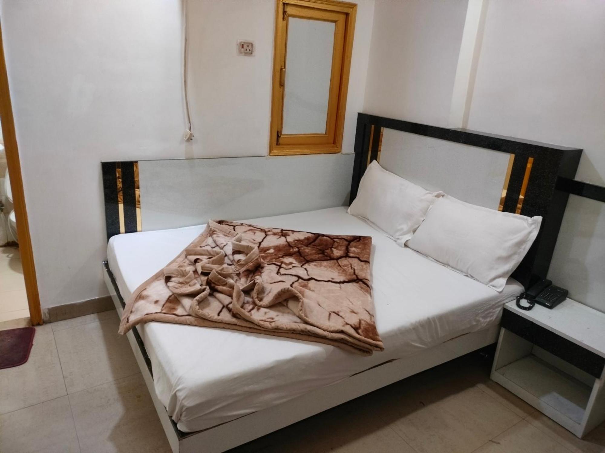 Hotel Geetanjali Inn Нью-Дели Экстерьер фото